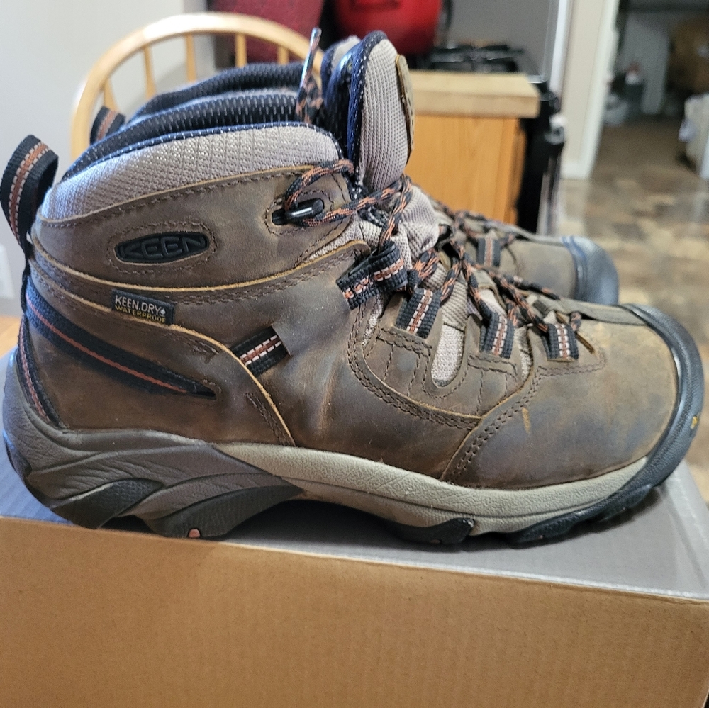 Keen Utility Detroit XT Mid Soft  Toe 9.5 Wide